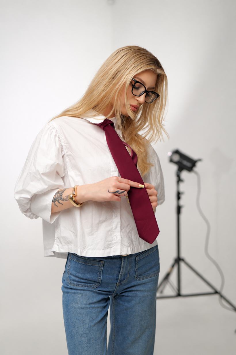 Karolina Fura na planie zdjęciowym w studio